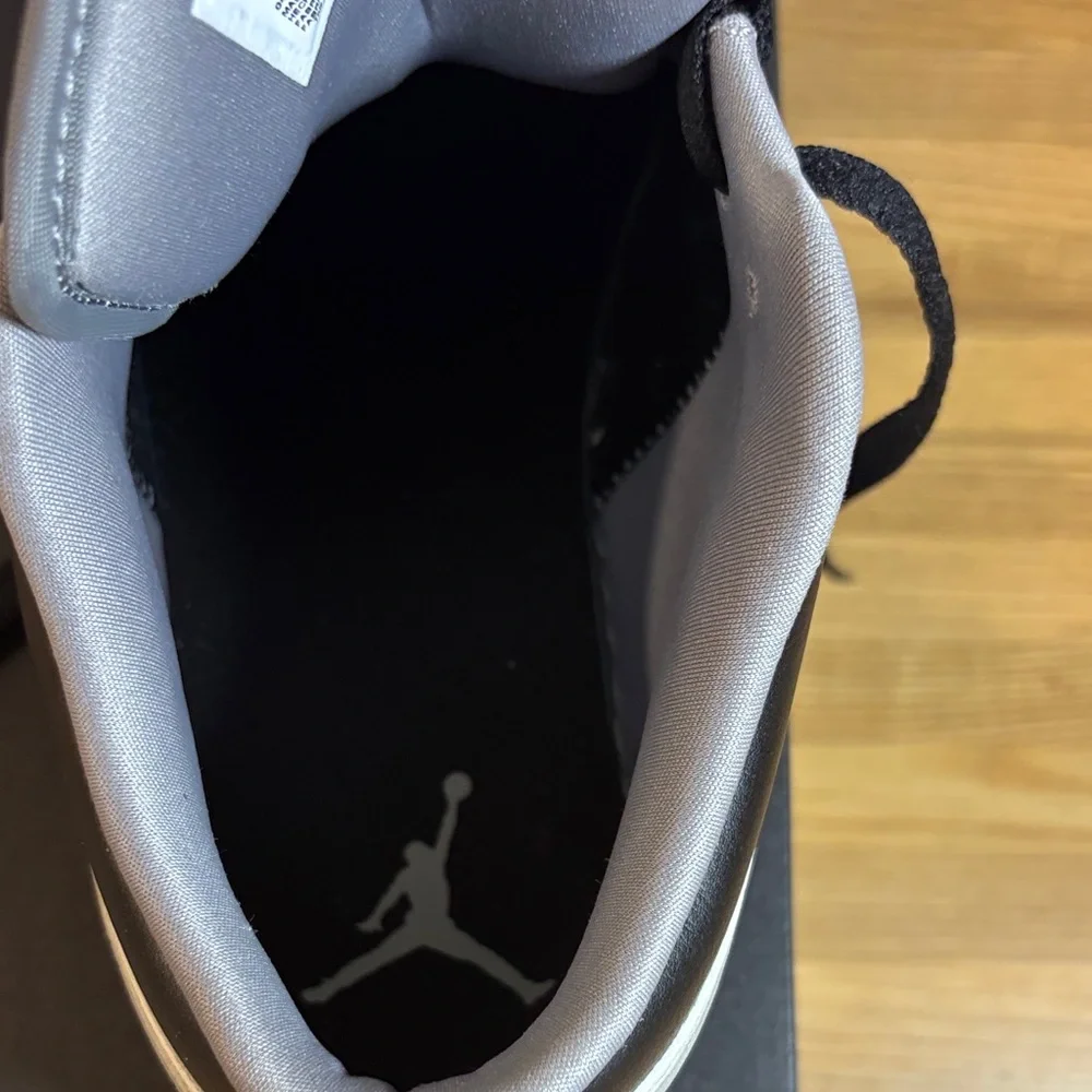 Jordan Men's Black White and Gray Low-Top Sneakers